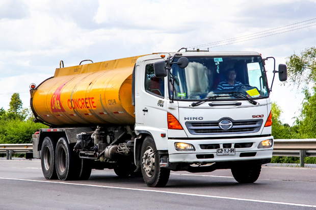 Hino now offers choice of single or double rear wheels on 500 series 4x4 model